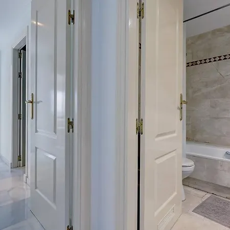 Stunning 2 Bedroom In Magna Apartment *