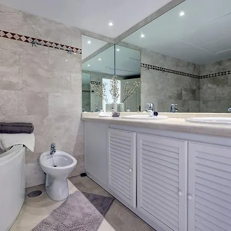 Stunning 2 Bedroom In Magna Apartment *