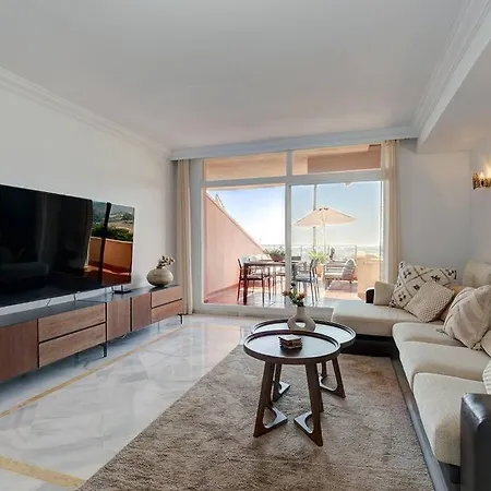 Stunning 2 Bedroom In Magna Apartment *