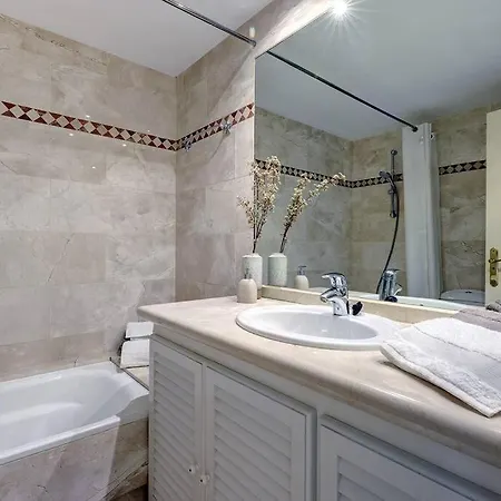 Stunning 2 Bedroom In Magna Apartment *