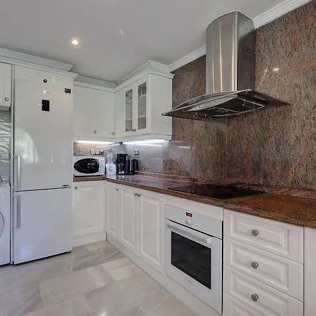 Stunning 2 Bedroom In Magna Apartment *